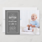 グレーモダン男の赤ちゃんフォトバプテスマ 招待状 (正面)