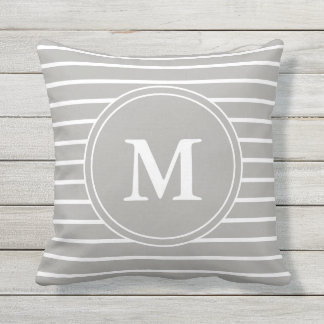 グレーモノグラムのと白のパタストライプのーン アウトドアクッション