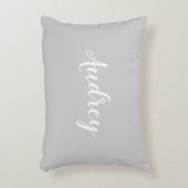 グレーモノグラムのアクセント枕 アクセントクッション (正面(垂直))