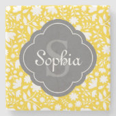 グレーモノグラムクローバーイエローフローラルパターン ストーンコースター (正面)