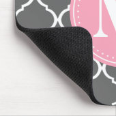 グレーモロッコ格子ピンクモノグラム マウスパッド (コーナー)