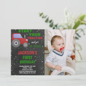 グレーレッドトラクター誕生日招待状と写真 招待状 (スタンド正面)