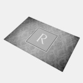 グレーヴィンテージダマスクモノグラム形式 ドアマット (アングル)