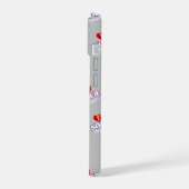 グレー地にモノグラムI  SOCAが好き iPhone 15ケース (左側面)