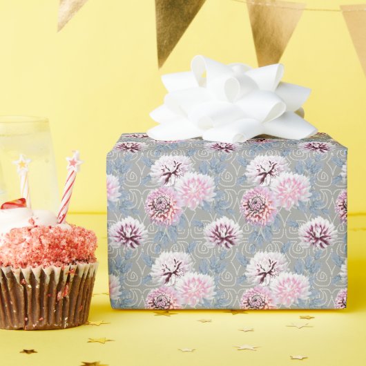 グレー地に白とピンクの花 ラッピングペーパー (誕生日パーティー)