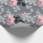 グレー淡い色のの背景にピンクのバラ ラッピングペーパー (角)