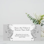 グレー淡い色のシルバ華美ーの花が渦巻く披露宴 招待状 (スタンド正面)