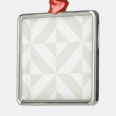 グレー淡い色のジオメトリックデコキューブパターン メタルオーナメント (左)