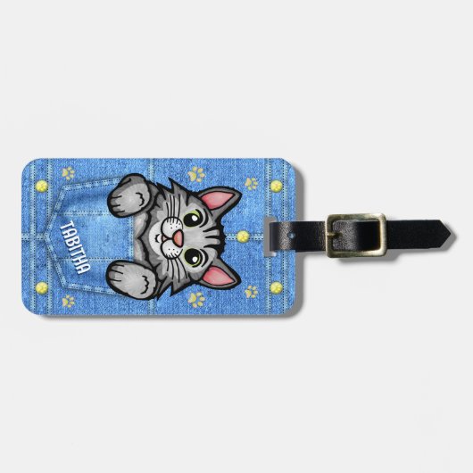 グレー猫インデニムフェイクポケット名前をカスタムする ラゲッジタグ (正面横)