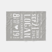 グレー男の赤ちゃん誕生統計キープサケ フリースブランケット (正面(横))