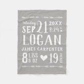 グレー男の赤ちゃん誕生統計キープサケ フリースブランケット (正面)