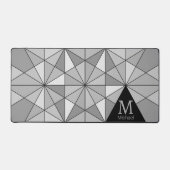 グレー白黒レトロモザイクトリウムモノグラム デスクマット (正面)