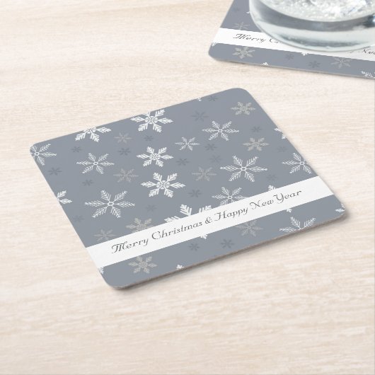 グレー素朴と白の雪の結晶パターン休日 スクエアペーパーコースター (アングル)