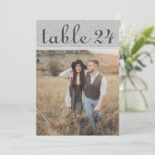 グレー素朴の結婚フォトテーブル番号 招待状 (スタンド正面)