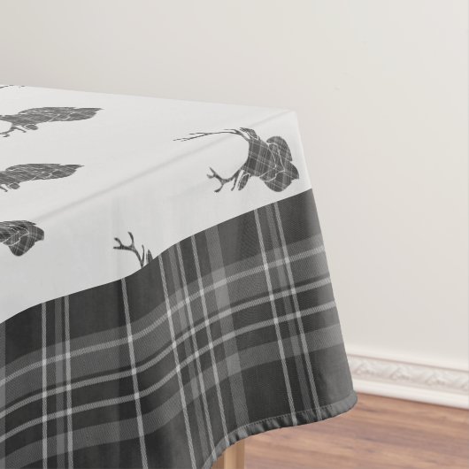 グレー素朴タータンチェック及びスタグヘッドアントラー テーブルクロス (インサイチュ)