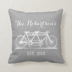 グレー素朴ヴィンテージ自転車結婚のモノグラム クッション