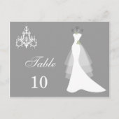 グレー結婚のテーブル番号にシャンデリアのガウン ポストカード (正面)