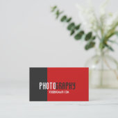 グレー赤フォトグラファースタイリッシュのスペシャルアーティスト 名刺 (スタンド正面)