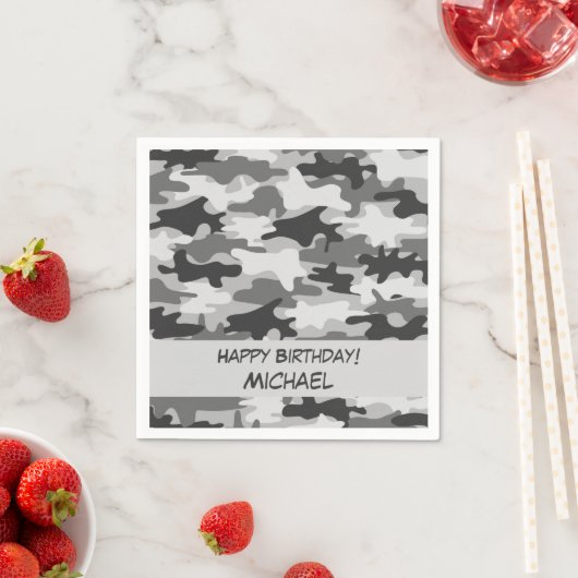 グレー迷彩柄カモフラージュハッピーバースデー名カスタム スタンダードカクテルナプキン (インサイチュ)