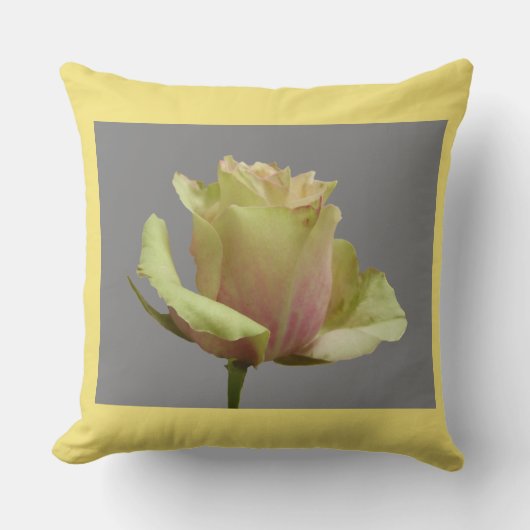 グレー+お客様の黄色のバラ。色縁ど枕 クッション (正面)