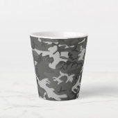グレー カモフラージュ 迷彩 軍用デザイン カフェラテマグ (正面)