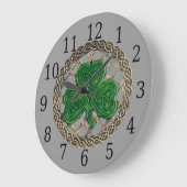 グレー·シャムロック·アンド·ケルト結び目模様ズ·ラウンド·クロック ラージ壁時計 (傾斜)