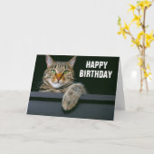 グレー・タビー猫の顔 | 誕生日おめでとう カード (黄色い花)
