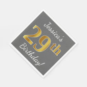 グレー、フェイク金ゴールド29誕生日+名前をカスタムする スタンダードランチョンナプキン (角)