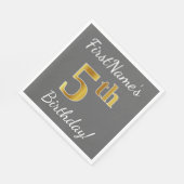 グレー、フェイク金ゴールド5番目の誕生日+名前をカスタムする スタンダードランチョンナプキン (角)