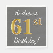 グレー、フェイク金ゴールド61番目の誕生日+名前をカスタムする スタンダードランチョンナプキン (正面)
