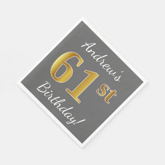 グレー、フェイク金ゴールド61番目の誕生日+名前をカスタムする スタンダードランチョンナプキン (角)