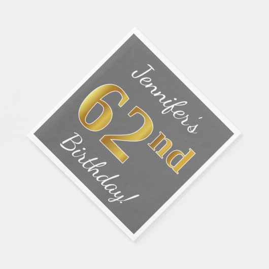 グレー、フェイク金ゴールド62番目の誕生日+名前をカスタムする スタンダードランチョンナプキン (角)