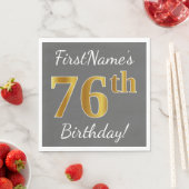 グレー、フェイク金ゴールド76番目の誕生日+名前をカスタムする スタンダードランチョンナプキン (インサイチュ)