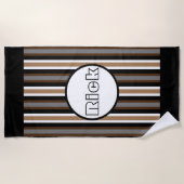 グレー、ブラウン、ブラックストライプの名前の付いた文字 ビーチタオル (正面)