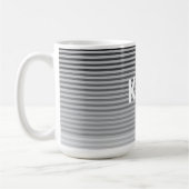 グレー、ブラック、白のストライプ コーヒーマグカップ (左)