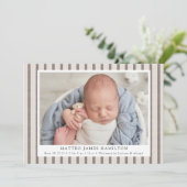 グレー&ベージュファームハウスリネンストライプズ写真誕生 案内状 (スタンド正面)