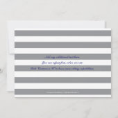 グレー&ホワイトストライプ男の赤ちゃんネイビーブルーベビーシャワー 招待状 (裏面)