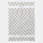 グレー&ホワイトバッファロープレイドスリー3イニシャルモノグラム キッチンタオル (縦)