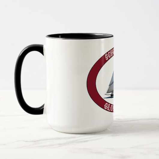 グロスターの魚釣りのスクーナー船 マグカップ (左)