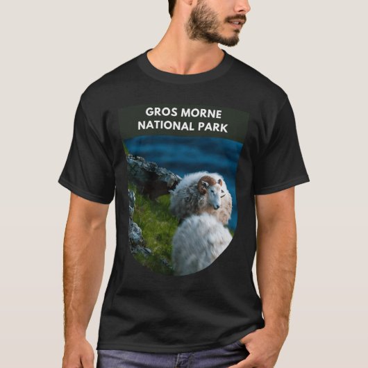 グロスモーヌ国立公園 – ニューファンドランド Tシャツ (正面)