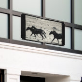 グロメットが付いているユタの旗の野生の馬 横断幕 (ビルの外側)