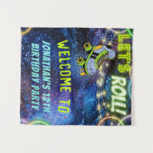 グローローラースケートで滑る誕生日パーティー歓迎サイン タペストリー (正面(横))