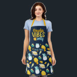 グーおもしろいダチーズパンレトロ乳製品パターン エプロン<br><div class="desc">エプおもしろいロカッコいいンで料理のおもしろいを増やす。料理パーソナライズされた、ベーキング、キッチンで新しいレシピを試みる家族や友人のためのギフト。カスタマイズ大事な行事に合った文言。[デザインツール]を使用して、フォントの種類、フォントの色、およびフォントのサイズをさらに変更できる。</div>