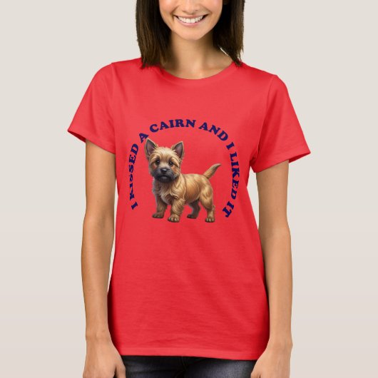 ケアン・テリアの子犬にキスをした Tシャツ (正面)