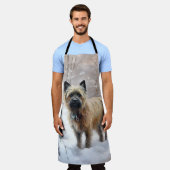 ケアン・テリアは雪のクリスマスを過ごした エプロン (着用した状態)