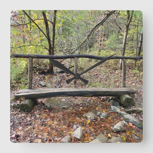 ケイズコーブ秋マウンテンズハイキングブリッジ スクエア壁時計 (正面)