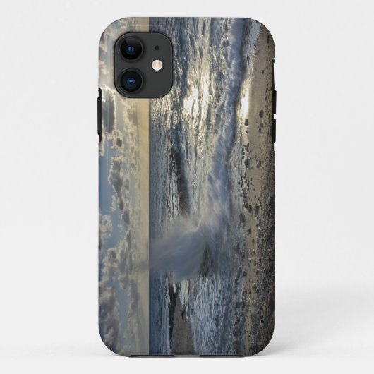 ケイマン諸島、カリブ海。打ち寄せる波 Case-Mate iPhoneケース (裏面)