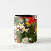 ケシ畑でデイジーになる ツートーンマグカップ (中央)
