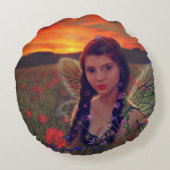 ケシ畑の妖精の日没ファンタジーアート ラウンドクッション (裏面)