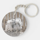 ケスホンズアットザゲート絵画ズ – オリジナルドッグアート キーホルダー (裏面)